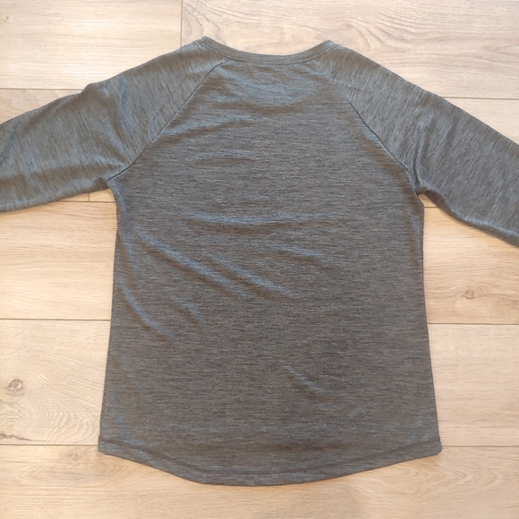 Gray & black athleisure top // Youth size L - Picture 5 of 6